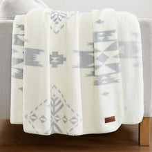 PENDLETON VELVET PLUSH THROW 50