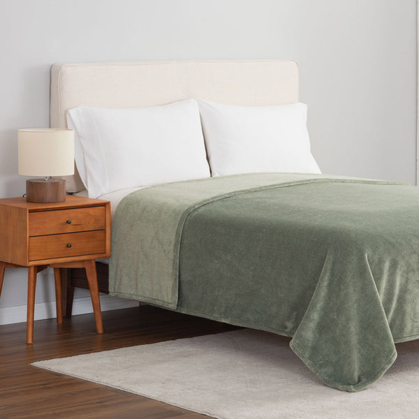 Berkshire Queen Plush Blanket 92" x 98"