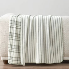 Casual Living Reversible Luxe Plush Throw Green