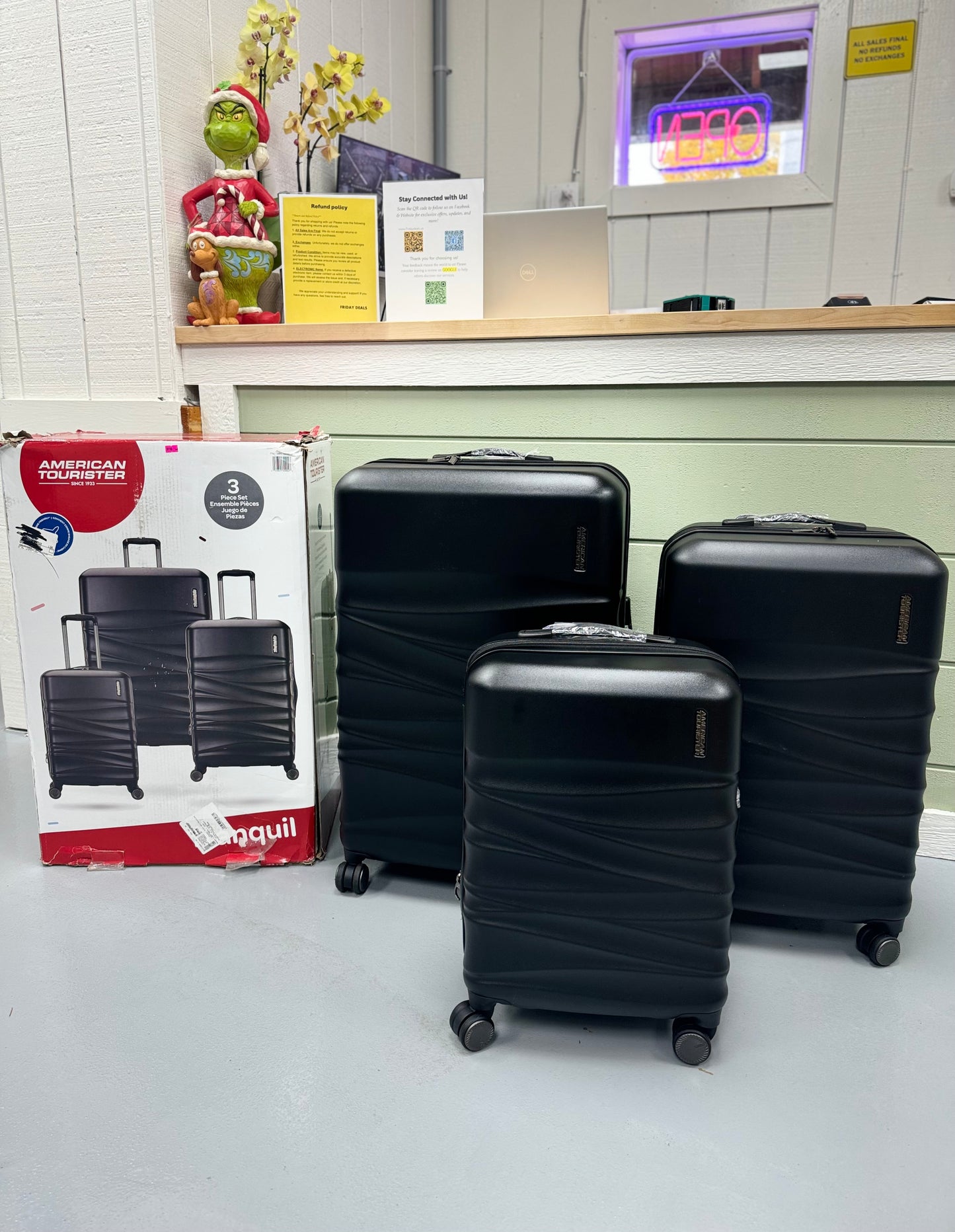 American Tourister Tranquil 3 Piece Luggage Set- retail $200