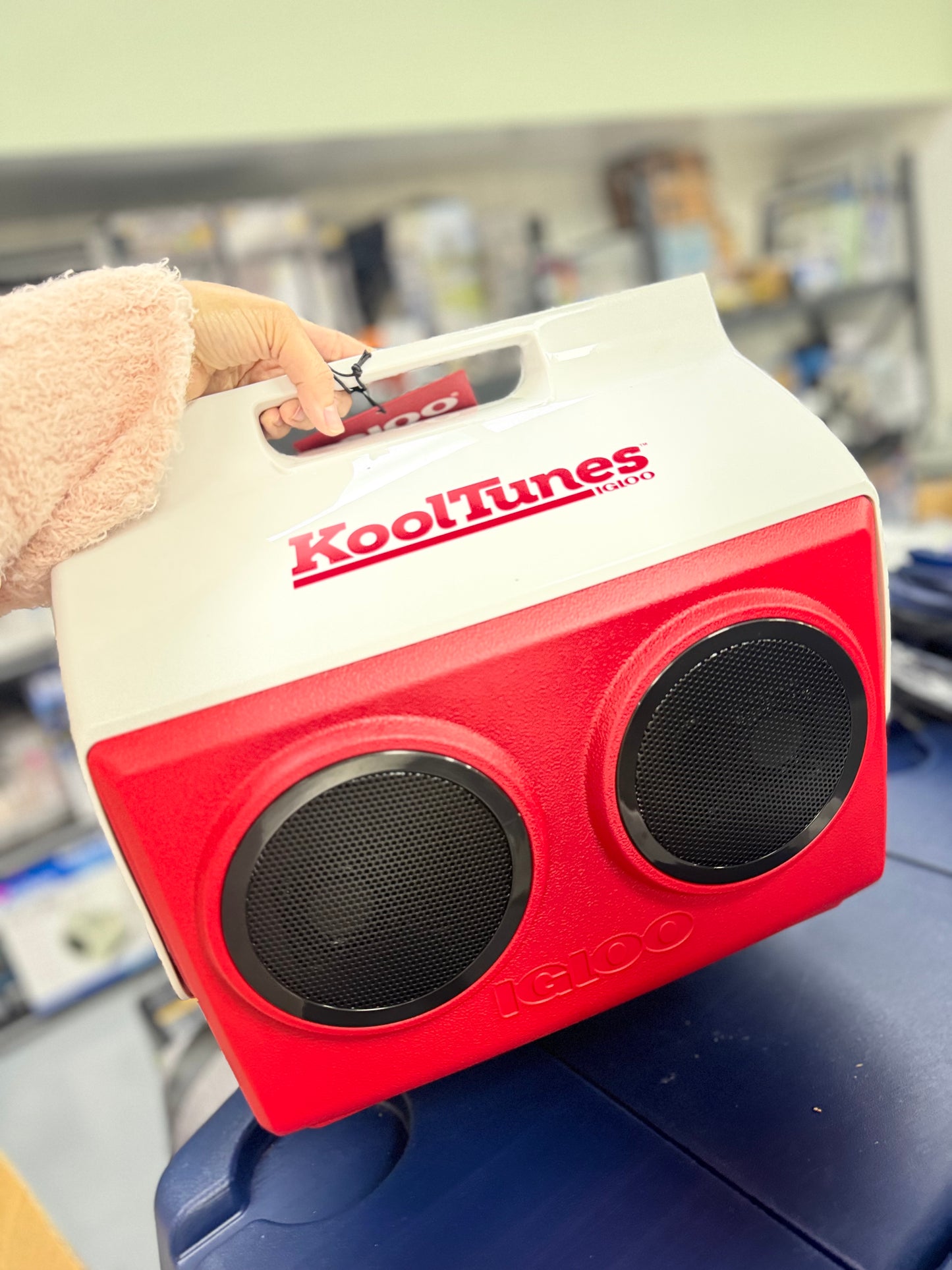 Igloo KoolTunes Bluetooth Speaker Cooler- Retail $100