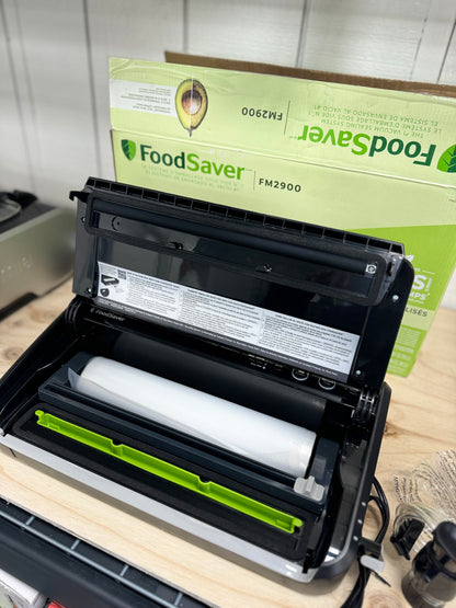 FoodSaver Vacuum Sealing System with Handheld Sealer Attachment- Retail $99