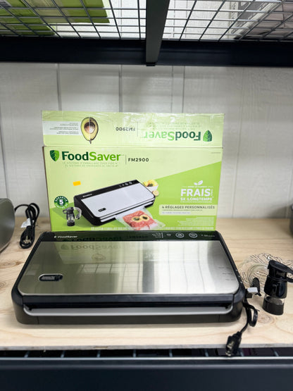 FoodSaver Vacuum Sealing System with Handheld Sealer Attachment- Retail $99